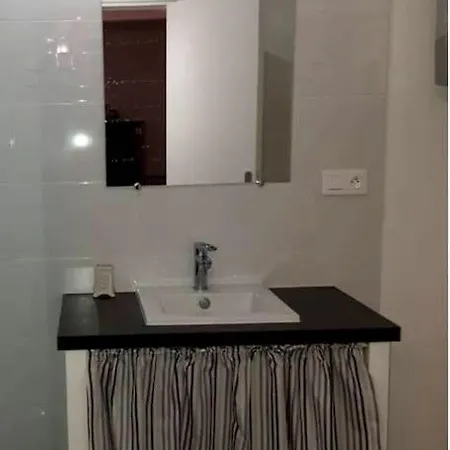 Apartman Maison Renovee Dans Une Ancienne Propriete. *